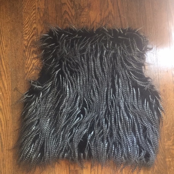 faux fur vest - Picture 2 of 2